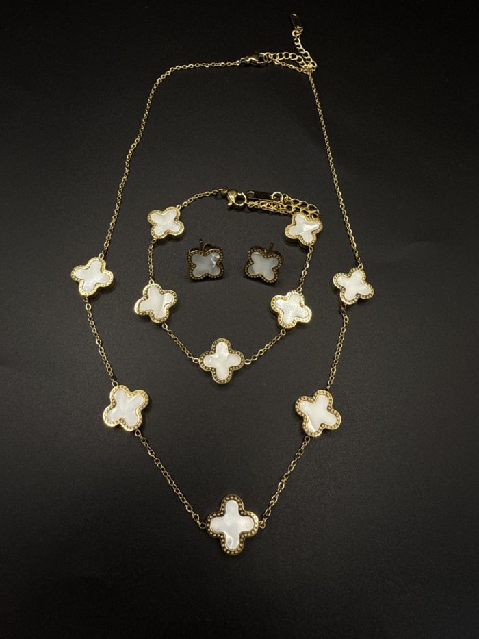 White And Gold Clover Set