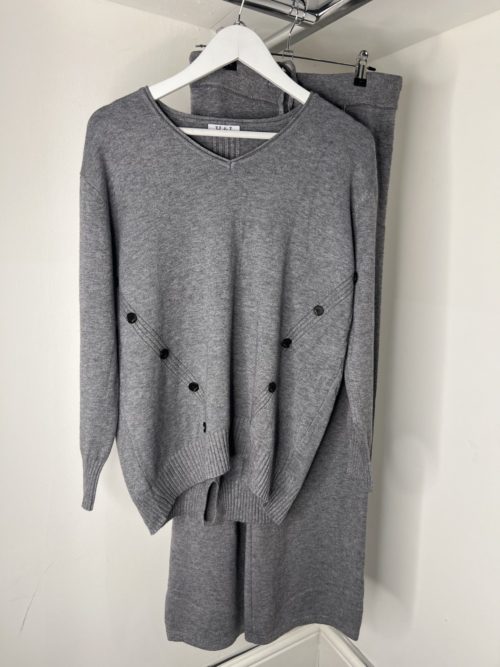 dark grey button set